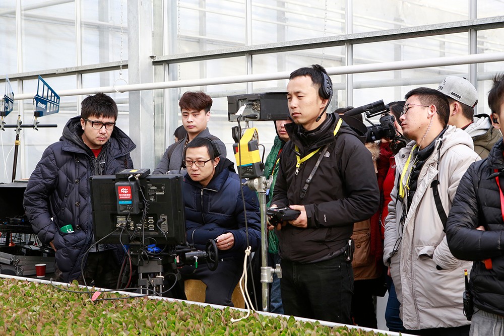 1459324416836312.jpg 攝影指導(dǎo)曾劍與美術(shù)指導(dǎo)郝藝.jpg